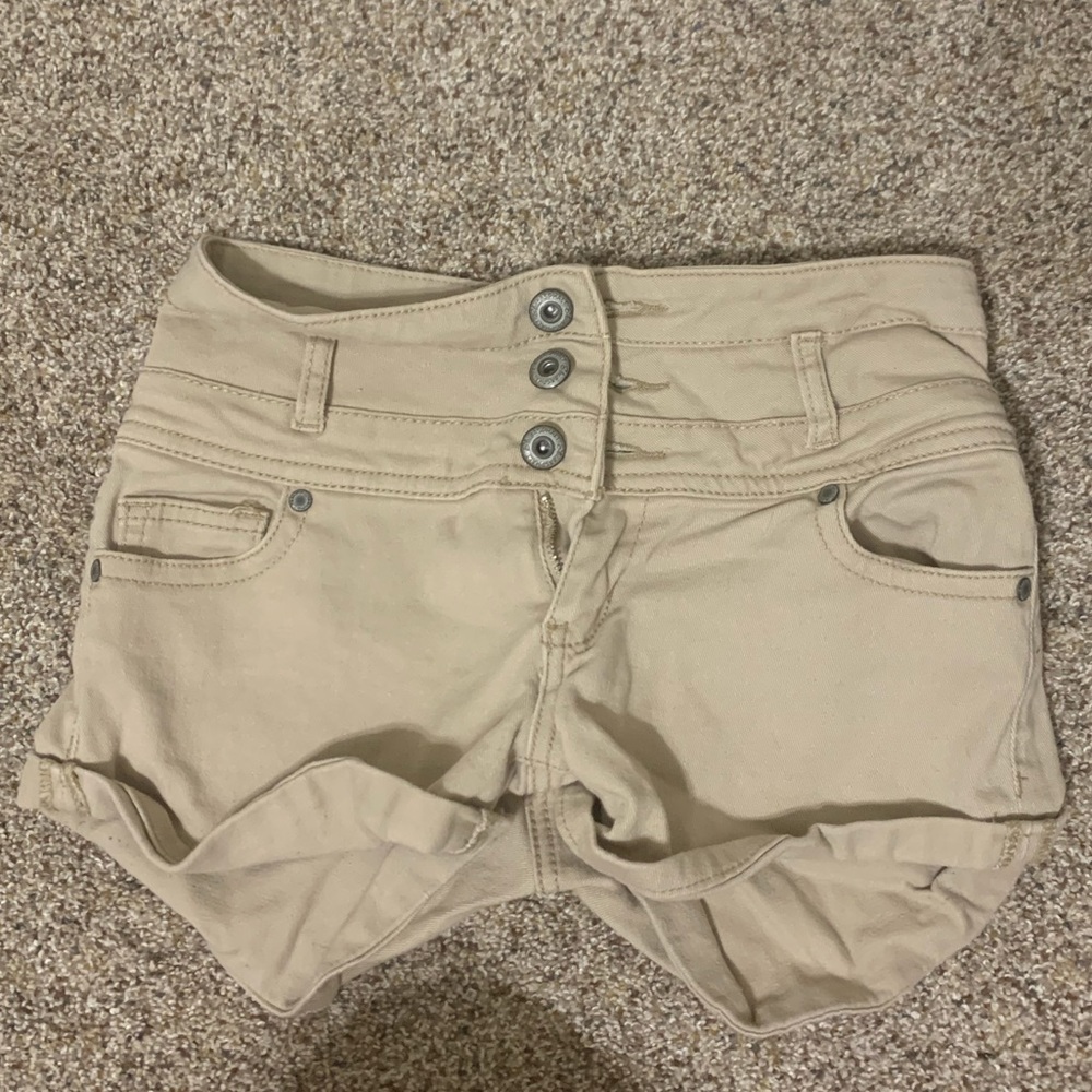 HIGH WAISTED KHAKI SHORTS